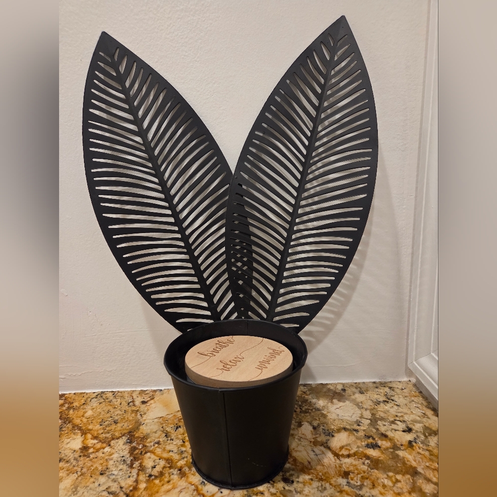 Black Leaf Design Planter